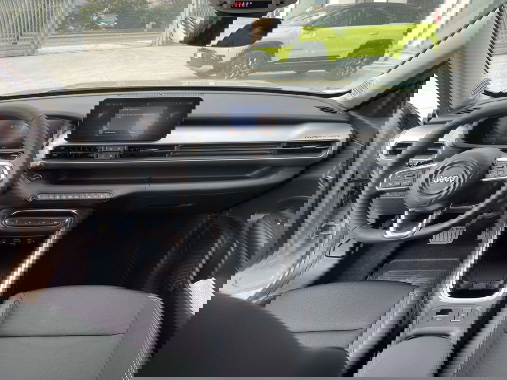 Jeep Avenger nuova a Frosinone (11)