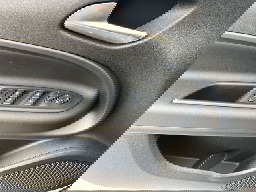 Jeep Avenger nuova a Frosinone (15)