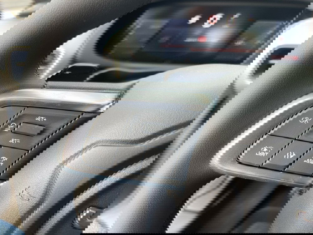 Jeep Avenger nuova a Frosinone (17)