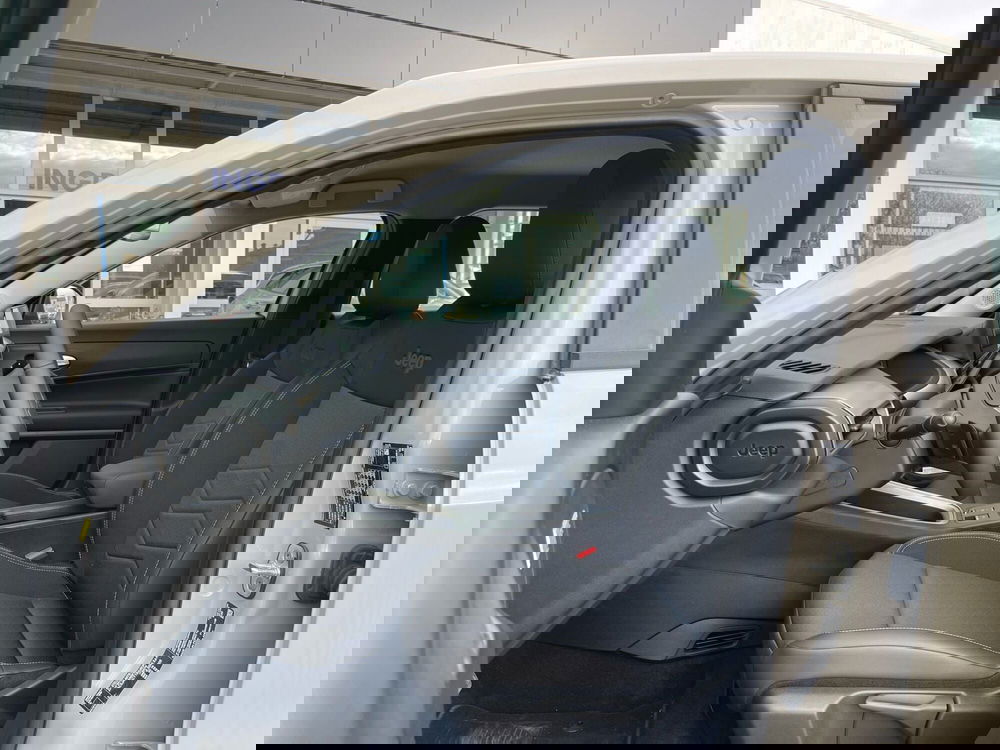 Jeep Avenger nuova a Frosinone (6)