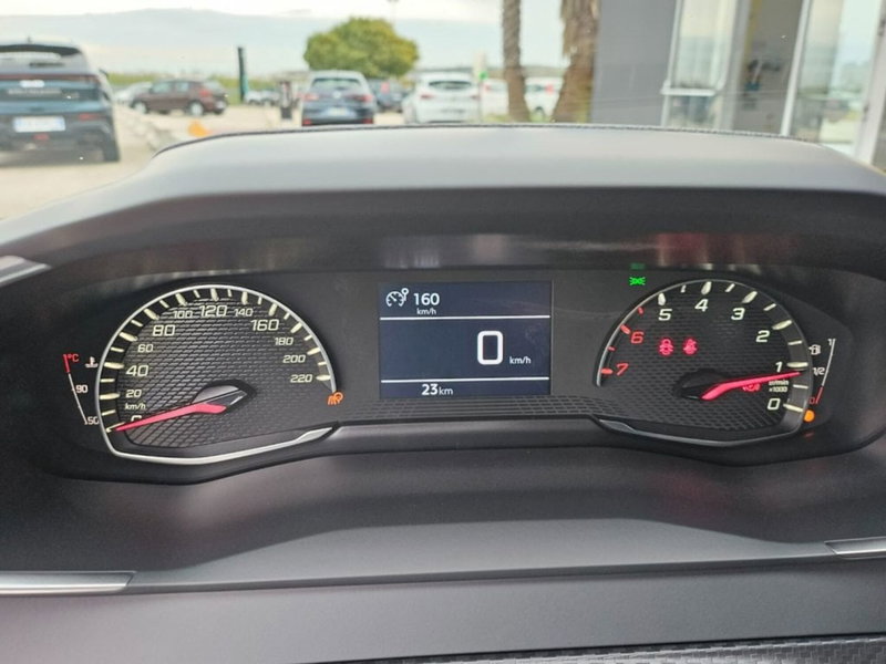 Peugeot 208 nuova a Foggia (10)