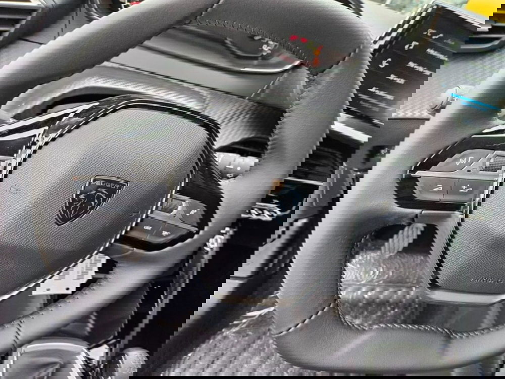 Peugeot 208 nuova a Foggia (13)