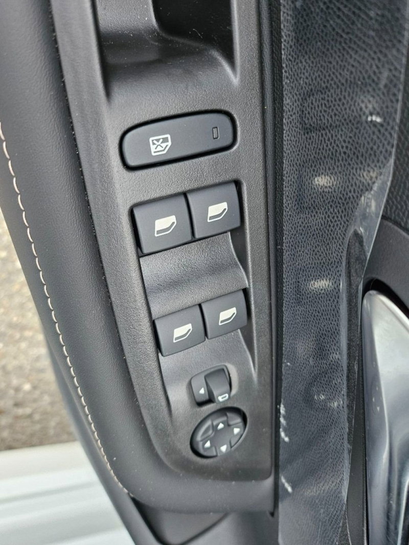 Peugeot 208 nuova a Foggia (16)