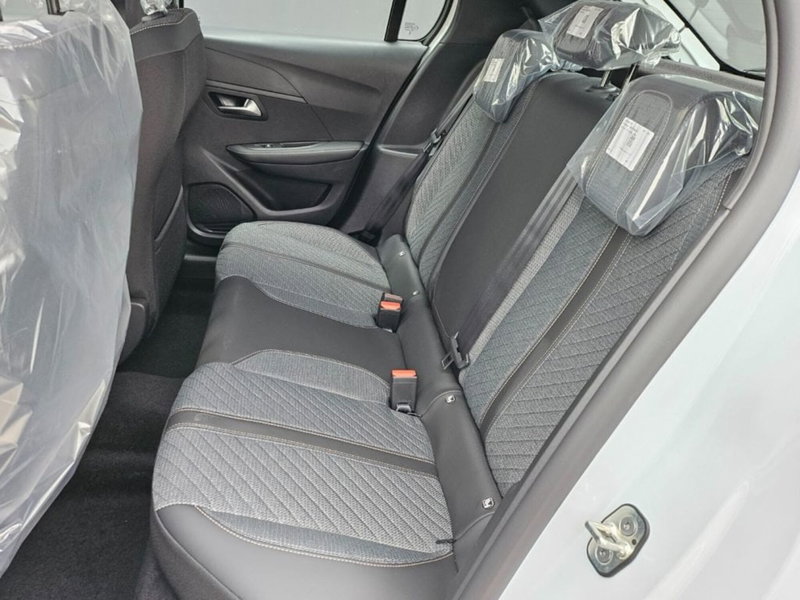 Peugeot 208 nuova a Foggia (17)