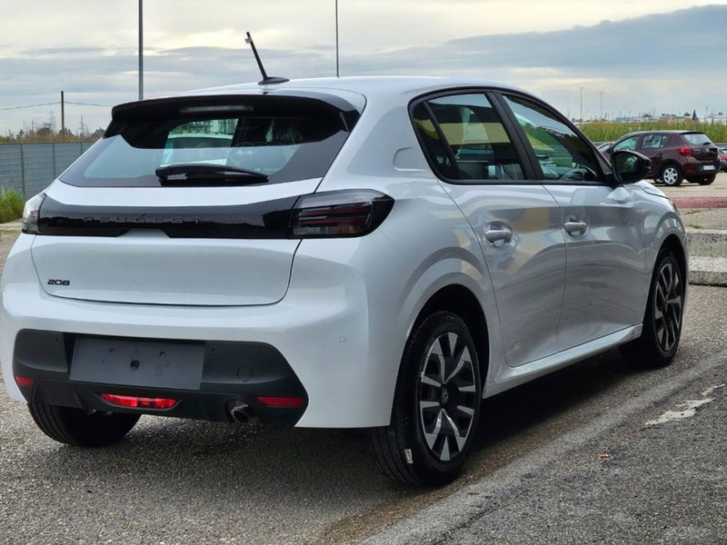 Peugeot 208 nuova a Foggia (5)
