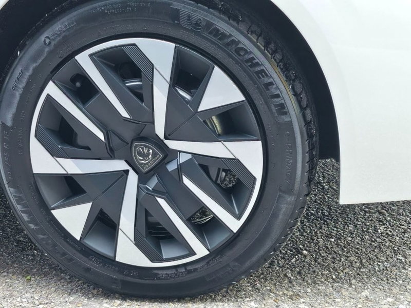 Peugeot 208 nuova a Foggia (6)