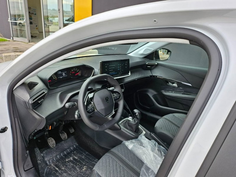 Peugeot 208 nuova a Foggia (9)