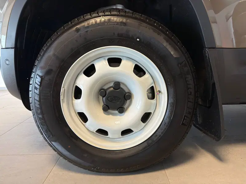 Land Rover Defender usata a Alessandria (9)