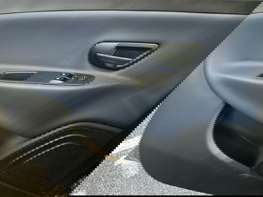 Lancia Ypsilon usata a Roma (19)