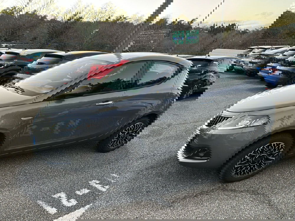 Lancia Ypsilon usata a Roma (8)