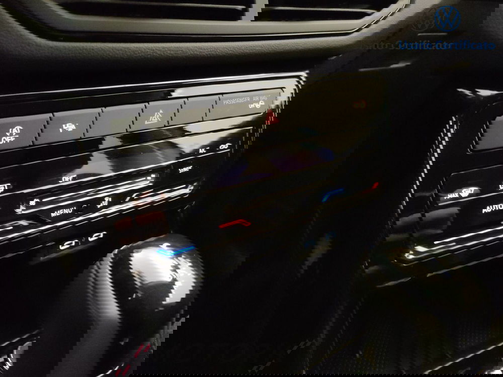 Volkswagen T-Cross nuova a Varese (14)