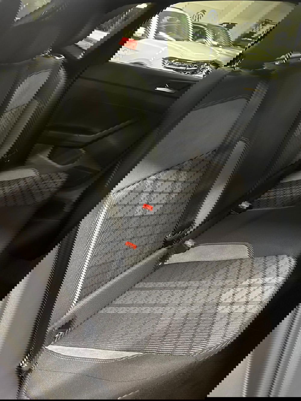 Volkswagen Polo nuova a Lecco (5)