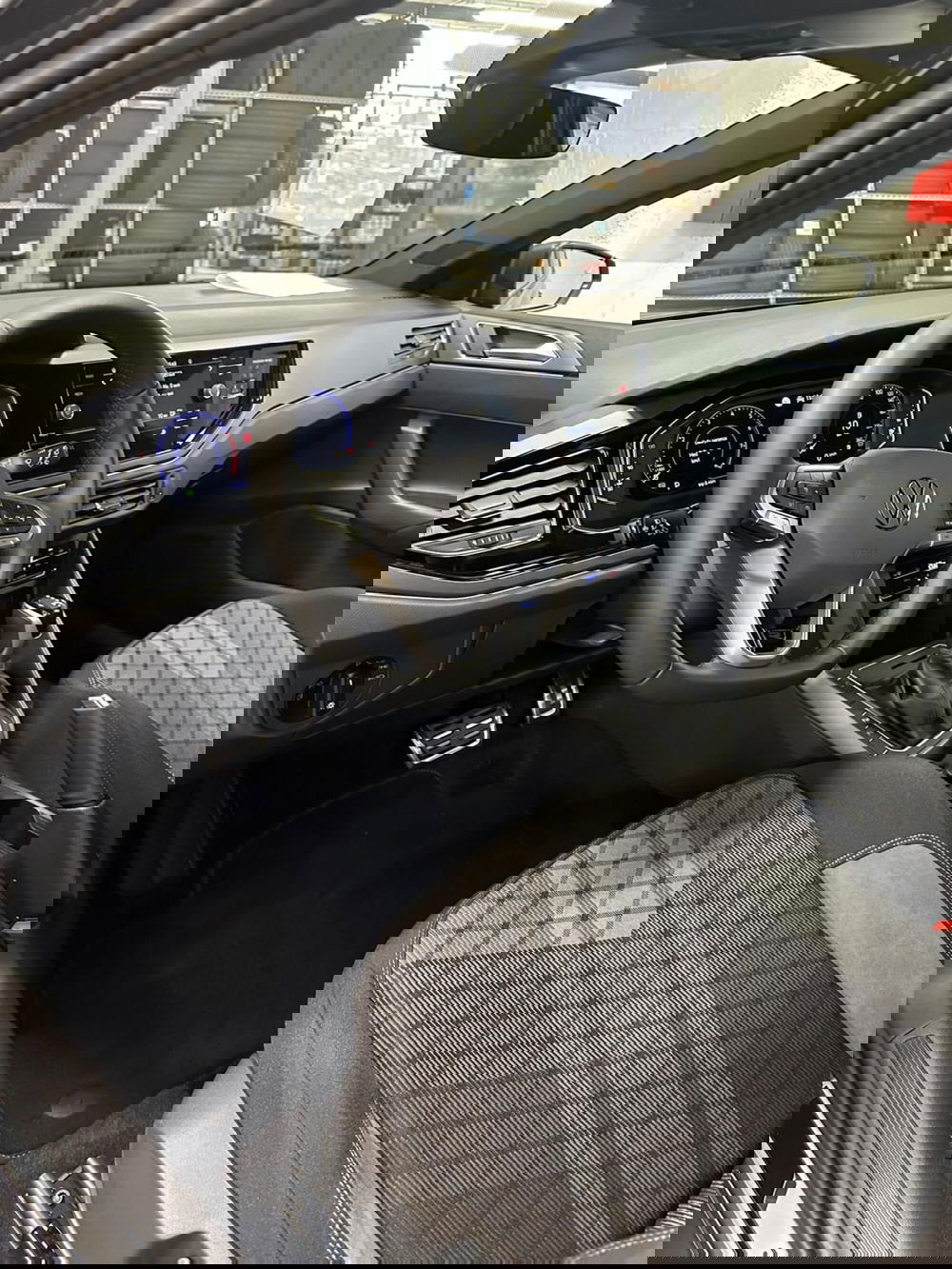 Volkswagen Polo nuova a Lecco (7)