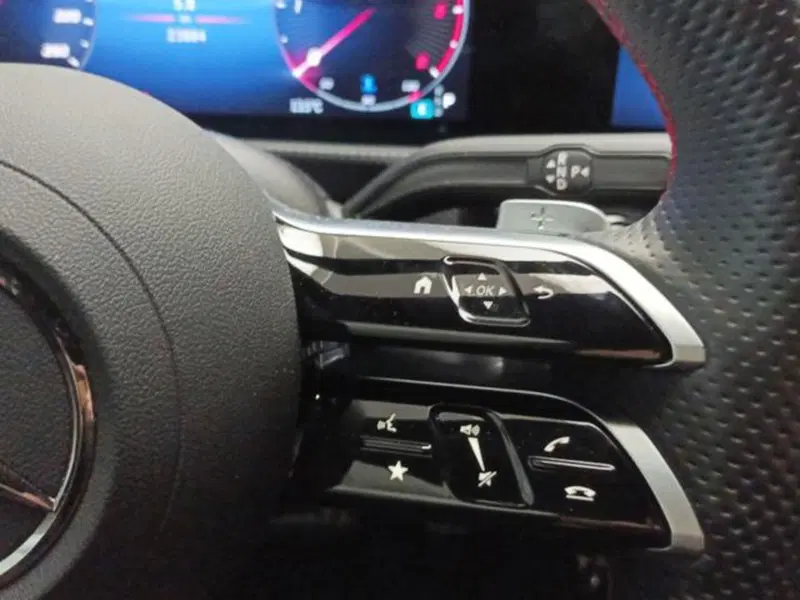 Mercedes-Benz CLA Shooting Brake usata a Milano (13)