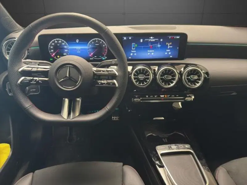 Mercedes-Benz Classe A Sedan usata a Milano (10)