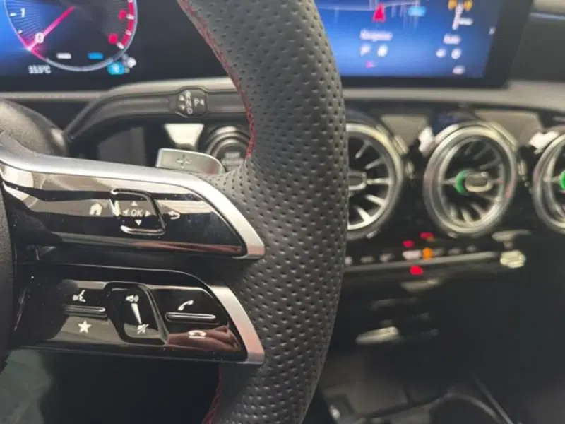 Mercedes-Benz Classe A Sedan usata a Milano (12)