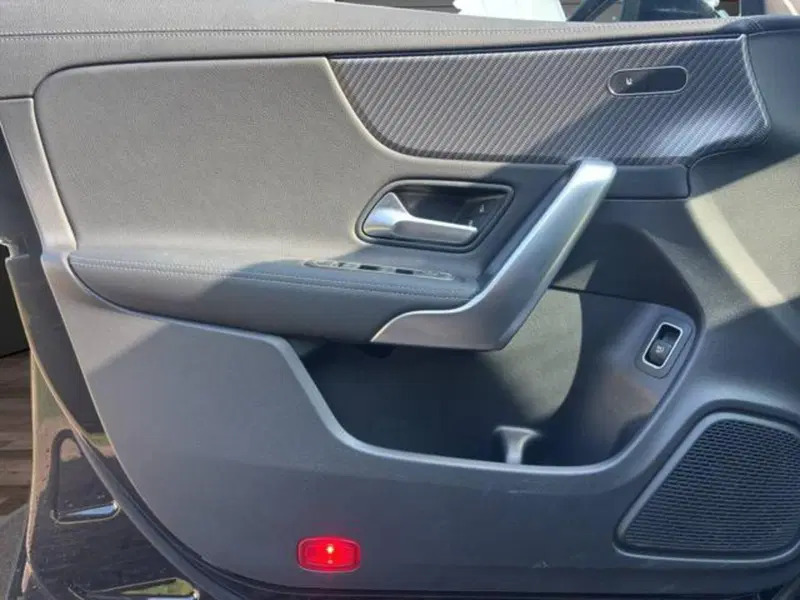 Mercedes-Benz CLA Shooting Brake usata a Milano (12)
