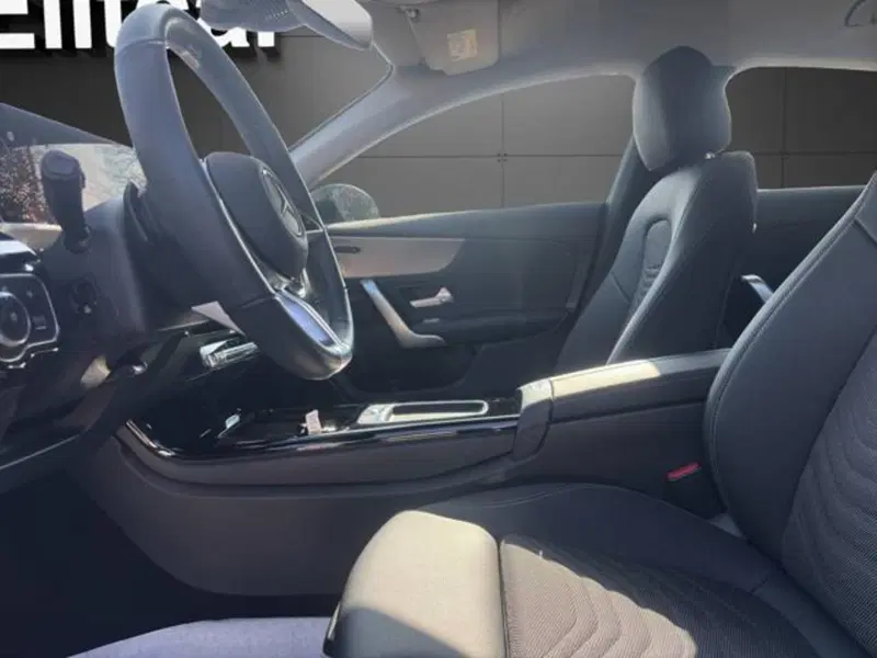 Mercedes-Benz CLA Shooting Brake usata a Milano (13)