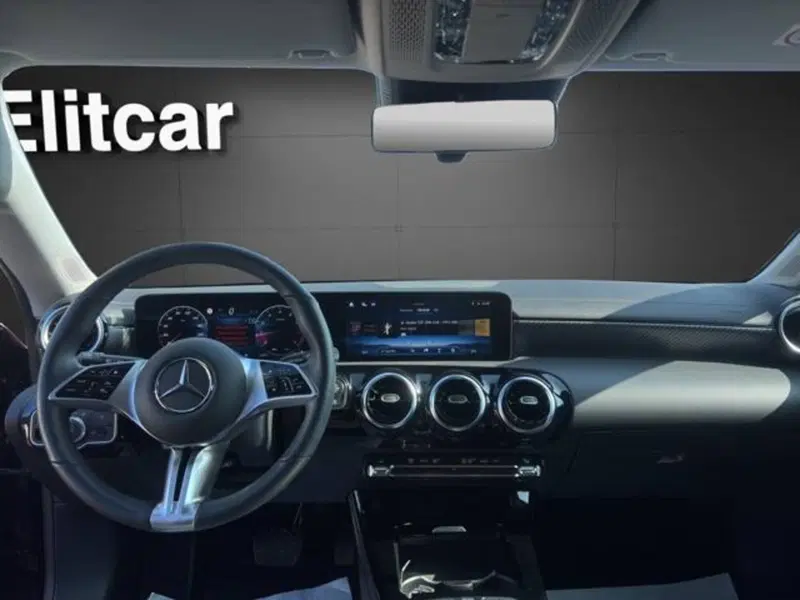 Mercedes-Benz CLA Shooting Brake usata a Milano (14)