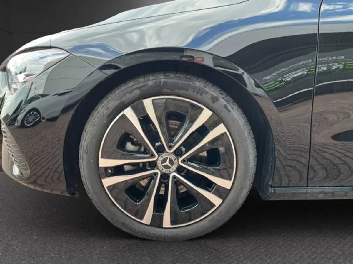 Mercedes-Benz CLA Shooting Brake usata a Milano (9)