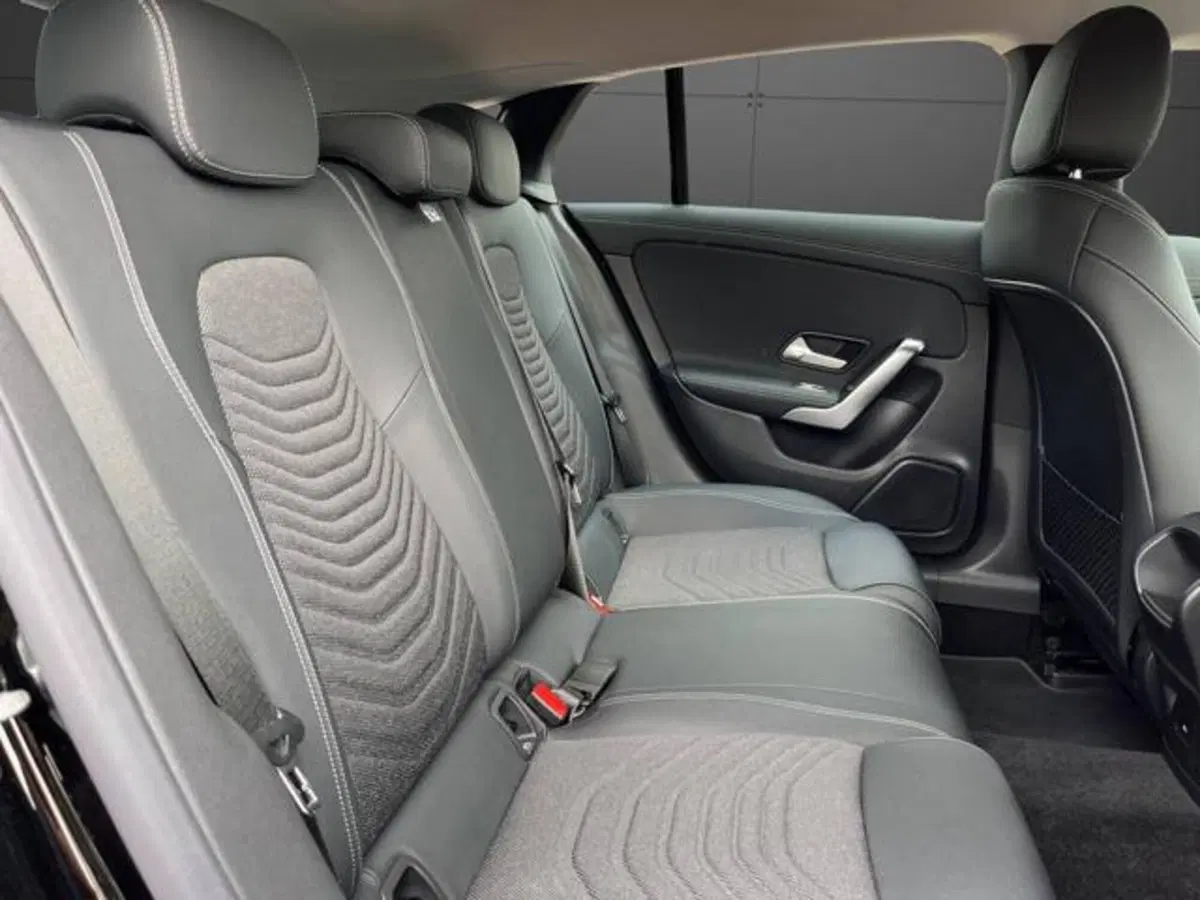 Mercedes-Benz CLA Shooting Brake usata a Milano (11)