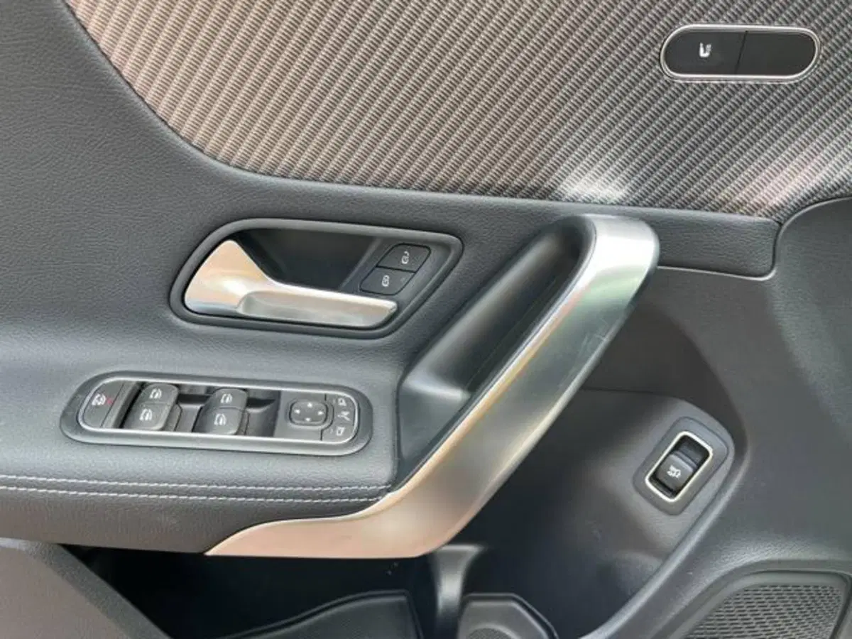 Mercedes-Benz CLA Shooting Brake usata a Milano (12)