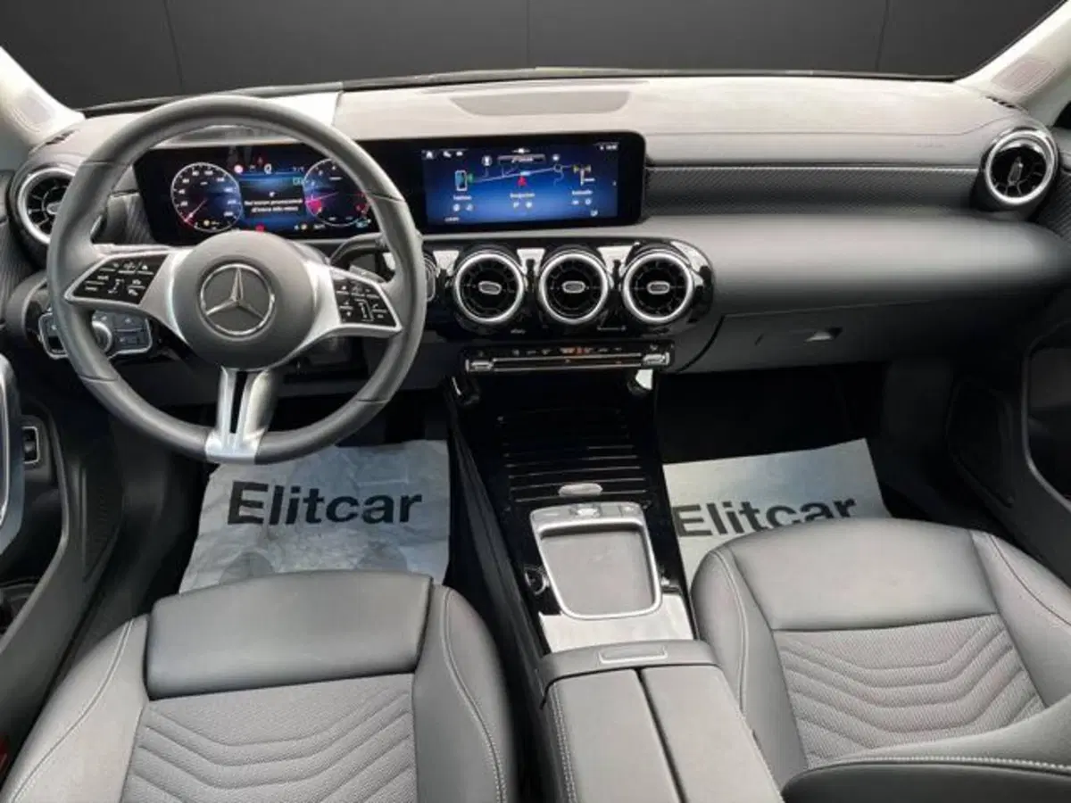 Mercedes-Benz CLA Shooting Brake usata a Milano (14)