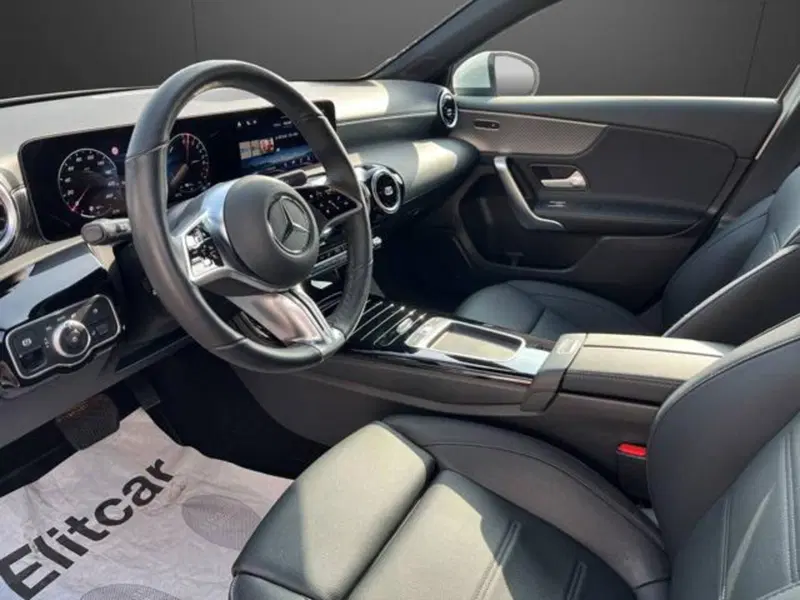 Mercedes-Benz Classe A Sedan usata a Milano (14)