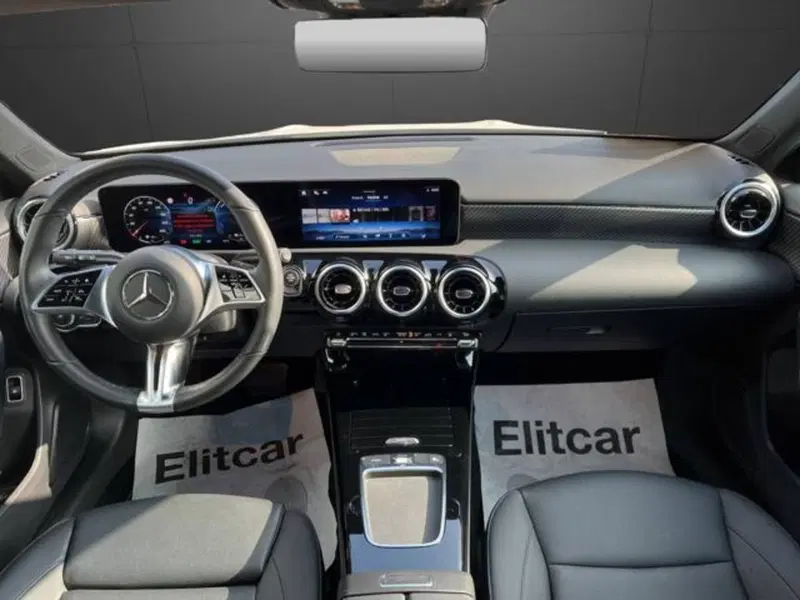 Mercedes-Benz Classe A Sedan usata a Milano (15)