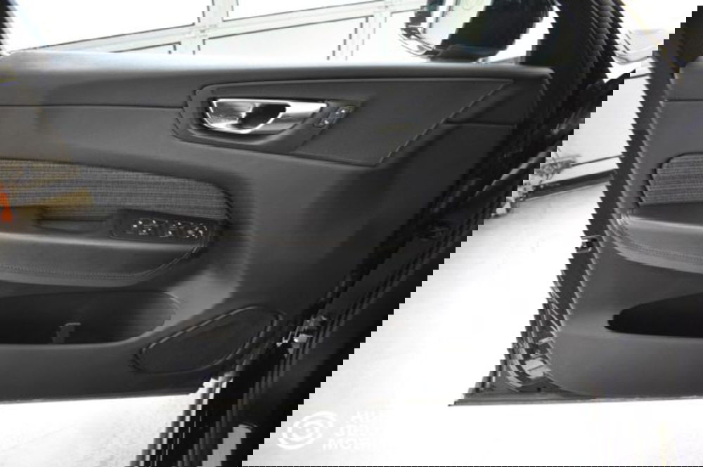 Volvo XC60 usata a Perugia (7)