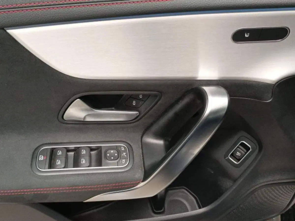 Mercedes-Benz CLA Shooting Brake usata a Novara (17)