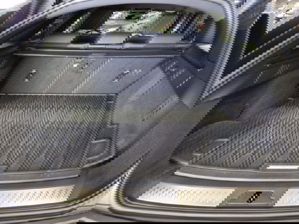 Land Rover Range Rover Velar usata a Livorno (19)