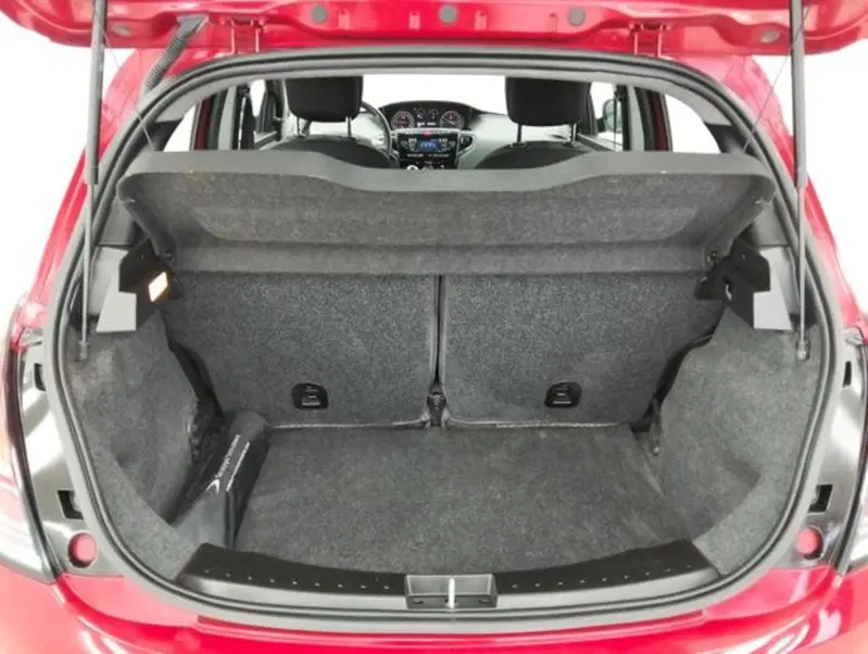 Lancia Ypsilon usata a Como (11)