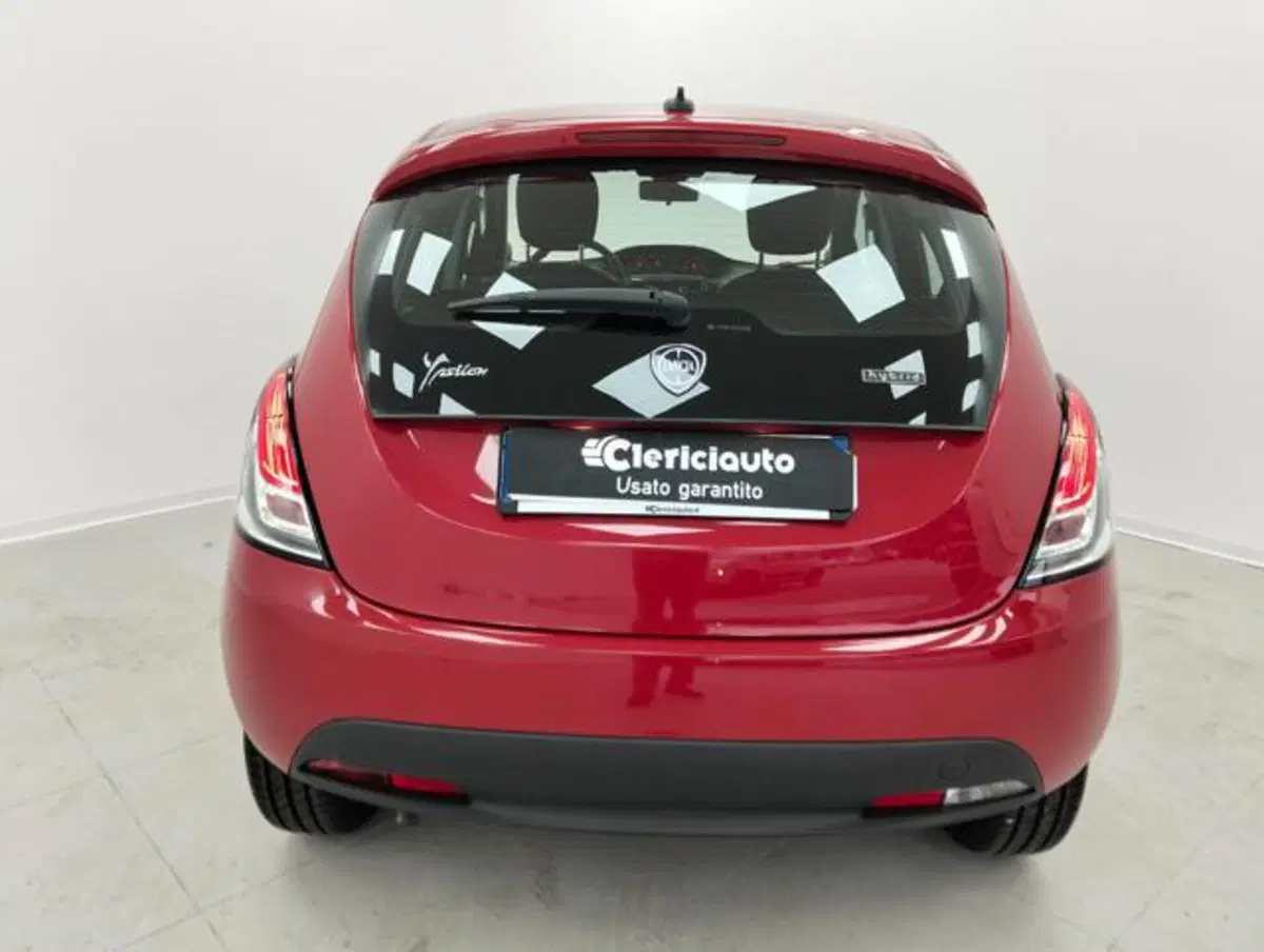 Lancia Ypsilon usata a Como (7)