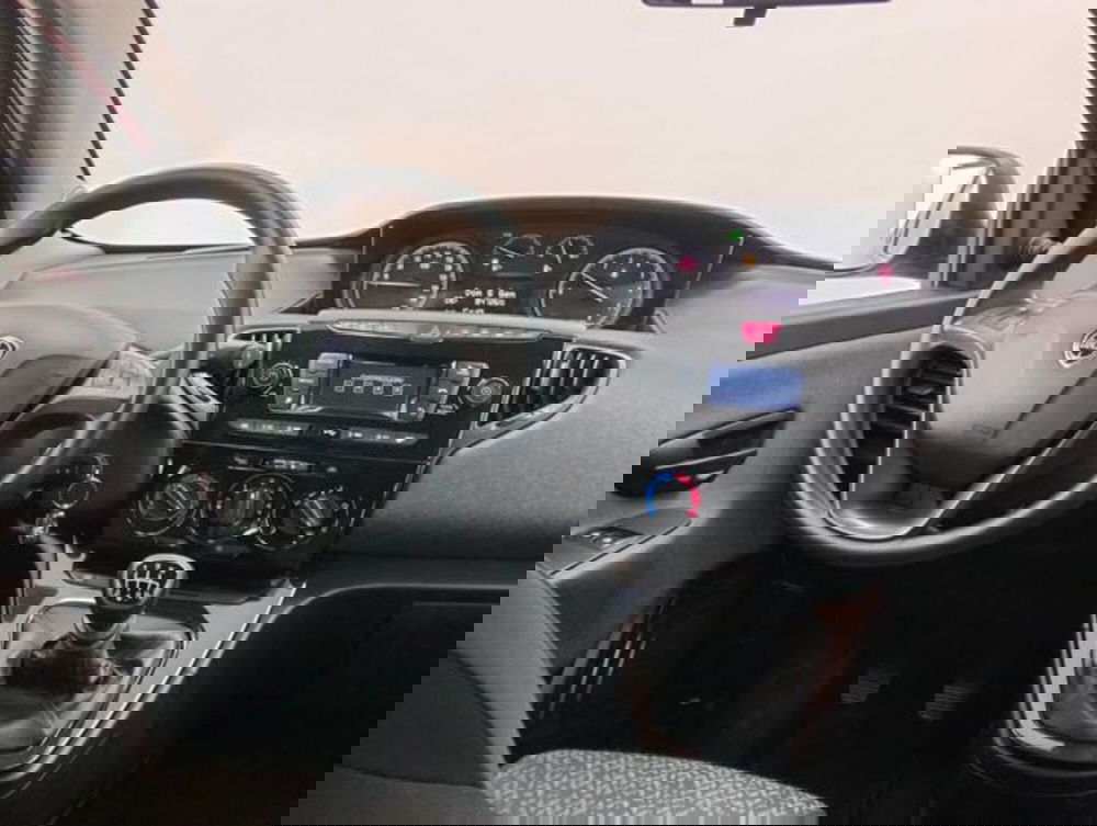 Lancia Ypsilon usata a Como (8)