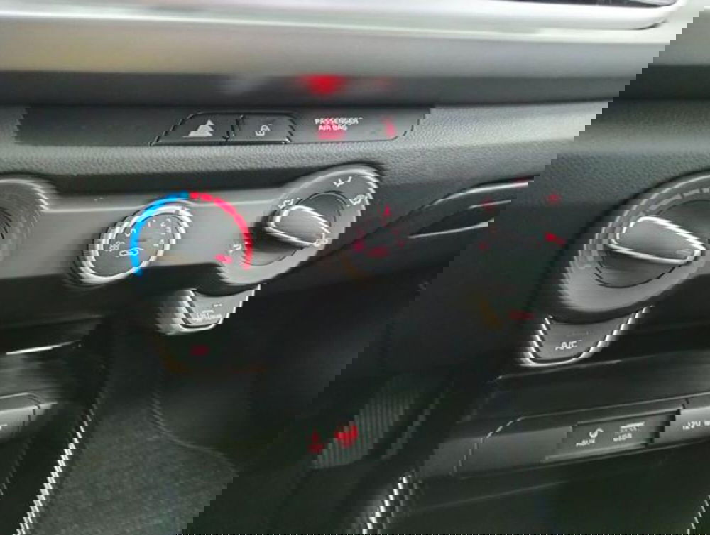 Kia Rio usata a Como (14)