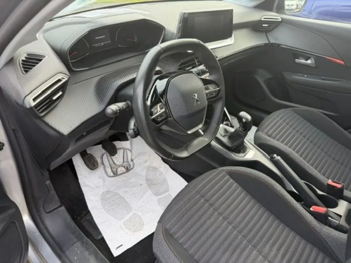 Peugeot 208 usata a Prato (9)