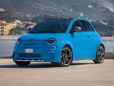 Abarth 500e Cabrio 42 kWh Turismo del 2024 usata a Rho