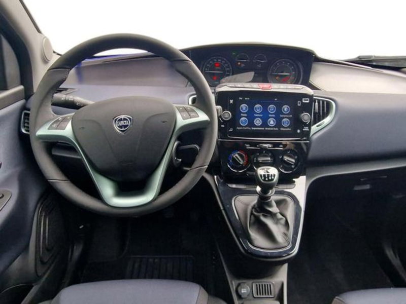 Lancia Ypsilon nuova a Salerno (10)