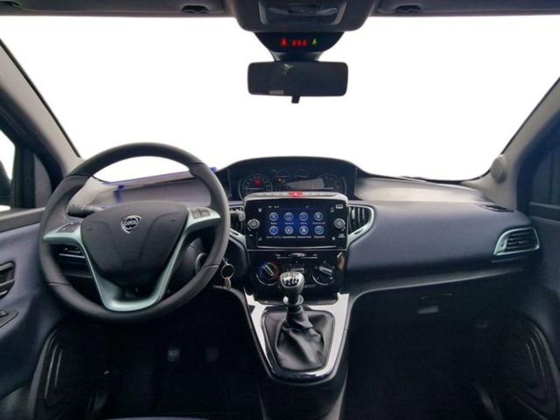 Lancia Ypsilon nuova a Salerno (12)