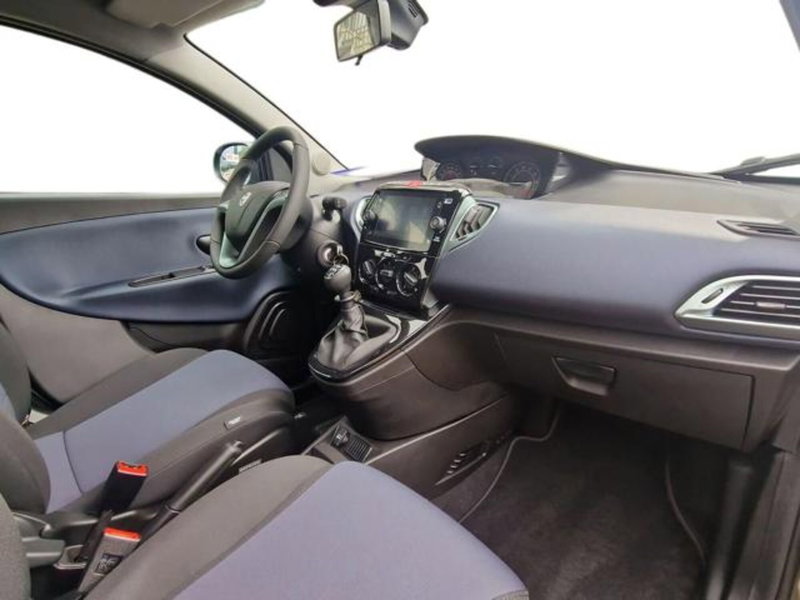 Lancia Ypsilon nuova a Salerno (13)