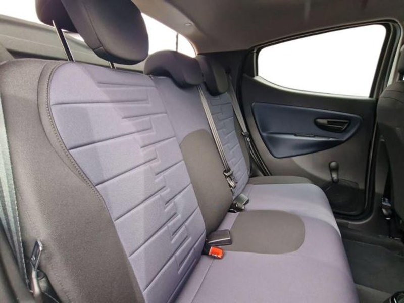 Lancia Ypsilon nuova a Salerno (14)