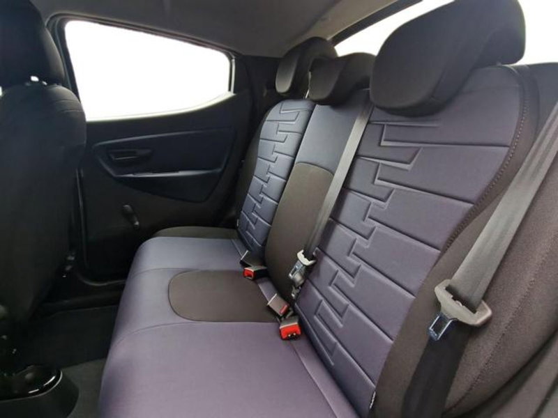 Lancia Ypsilon nuova a Salerno (15)