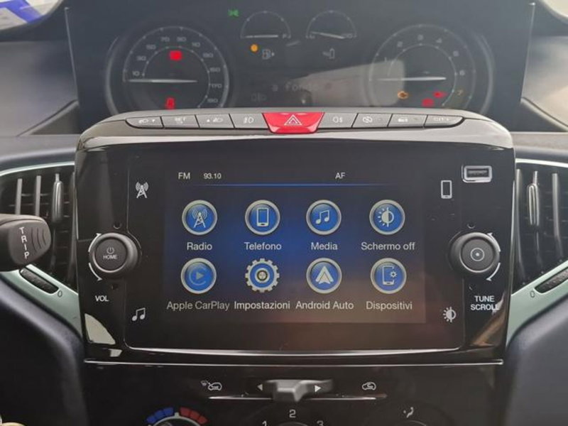 Lancia Ypsilon nuova a Salerno (16)