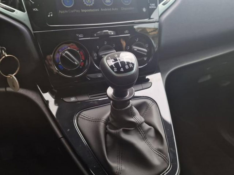 Lancia Ypsilon nuova a Salerno (17)