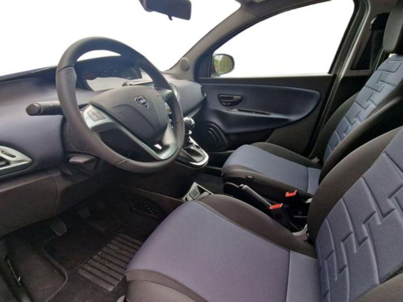 Lancia Ypsilon nuova a Salerno (9)