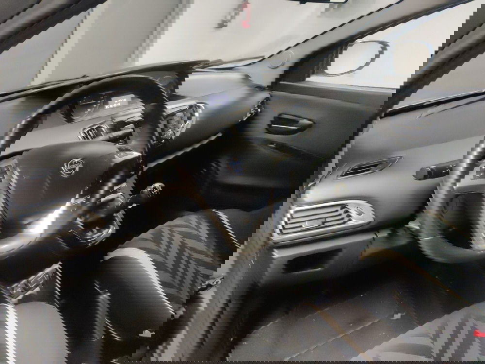 Lancia Ypsilon usata a Arezzo (12)