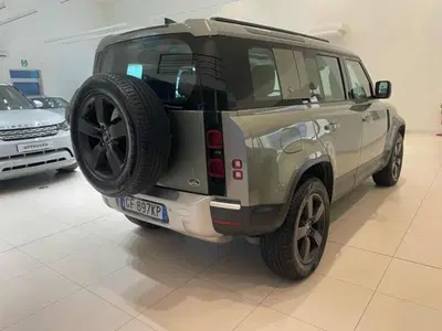 Land Rover Defender 110 3.0d i6 mhev X-Dynamic SE awd 200cv auto del 2021 usata a Massarosa