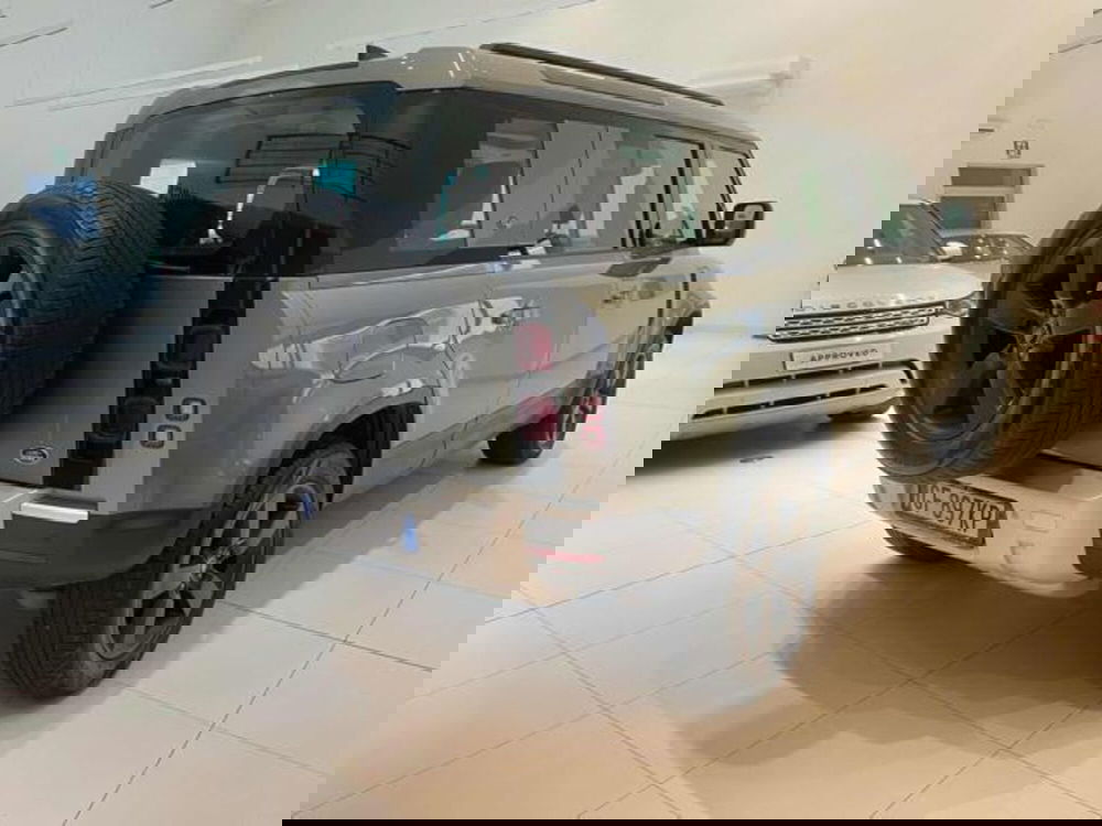 Land Rover Defender usata a Lucca (2)