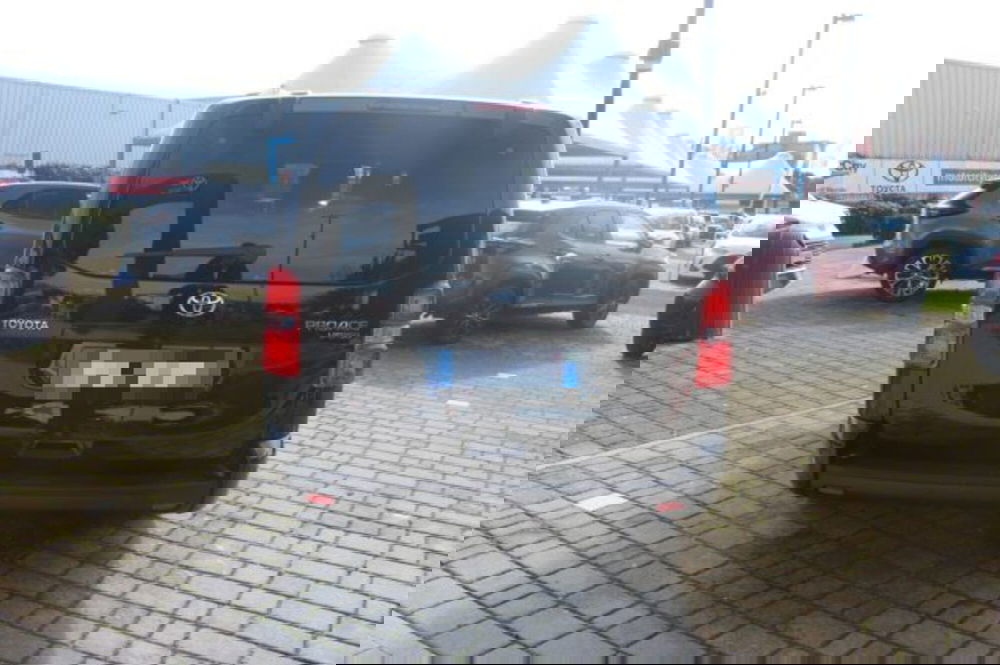 Toyota Proace Verso usata a Roma (17)